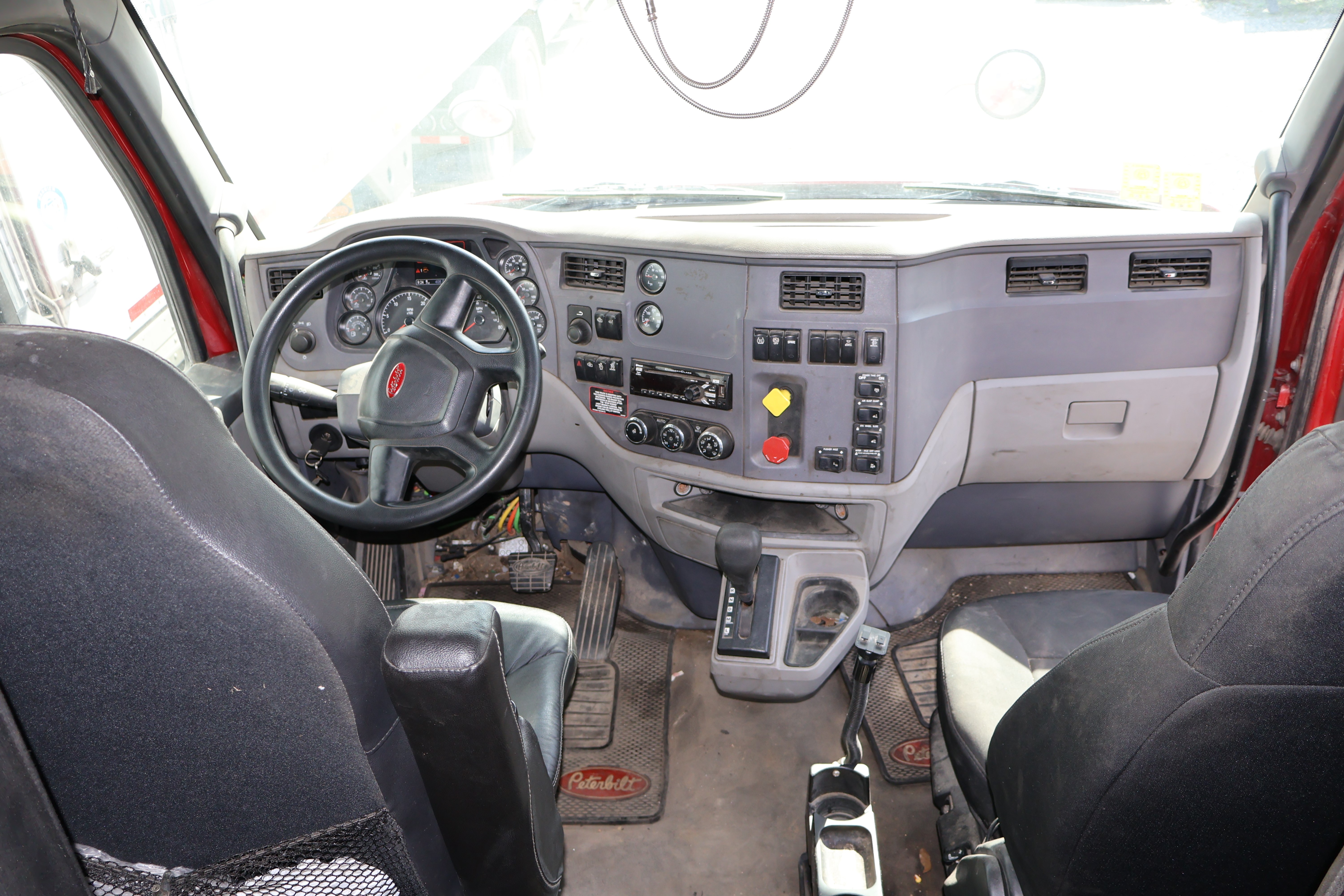 2016 PETERBILT 579 - Image 19